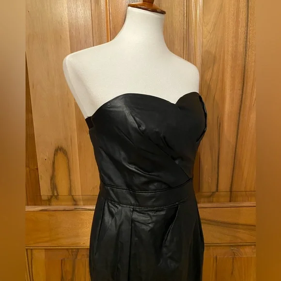 Rachel Roy Strapless Black Pleather Jumpsuit/ Pockets Draped/Boned Bodice EUC 6 - Picture 3 of 16